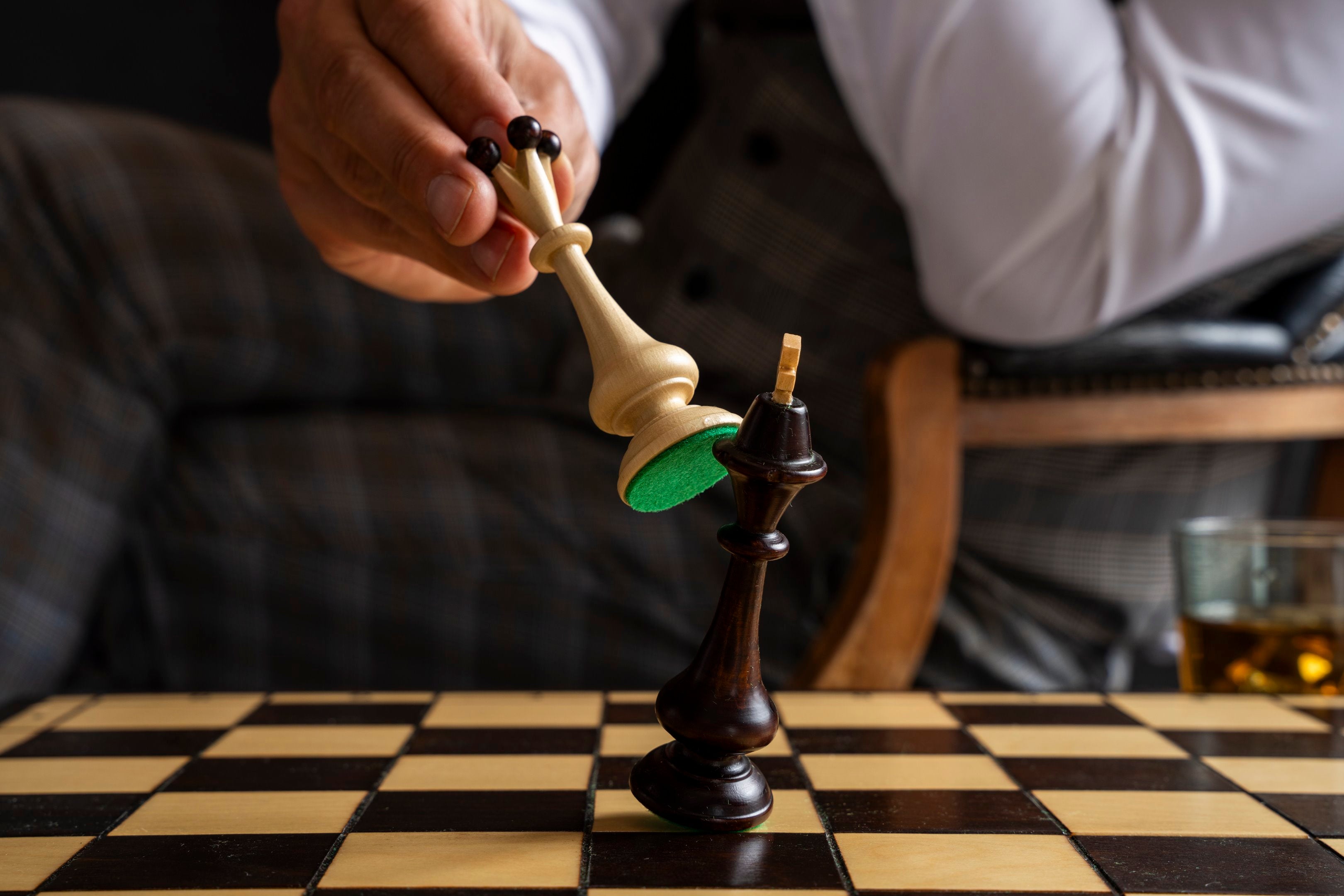 BESKID Chess Set 49x49cm – Hand-Carved Hornbeam Folding Board