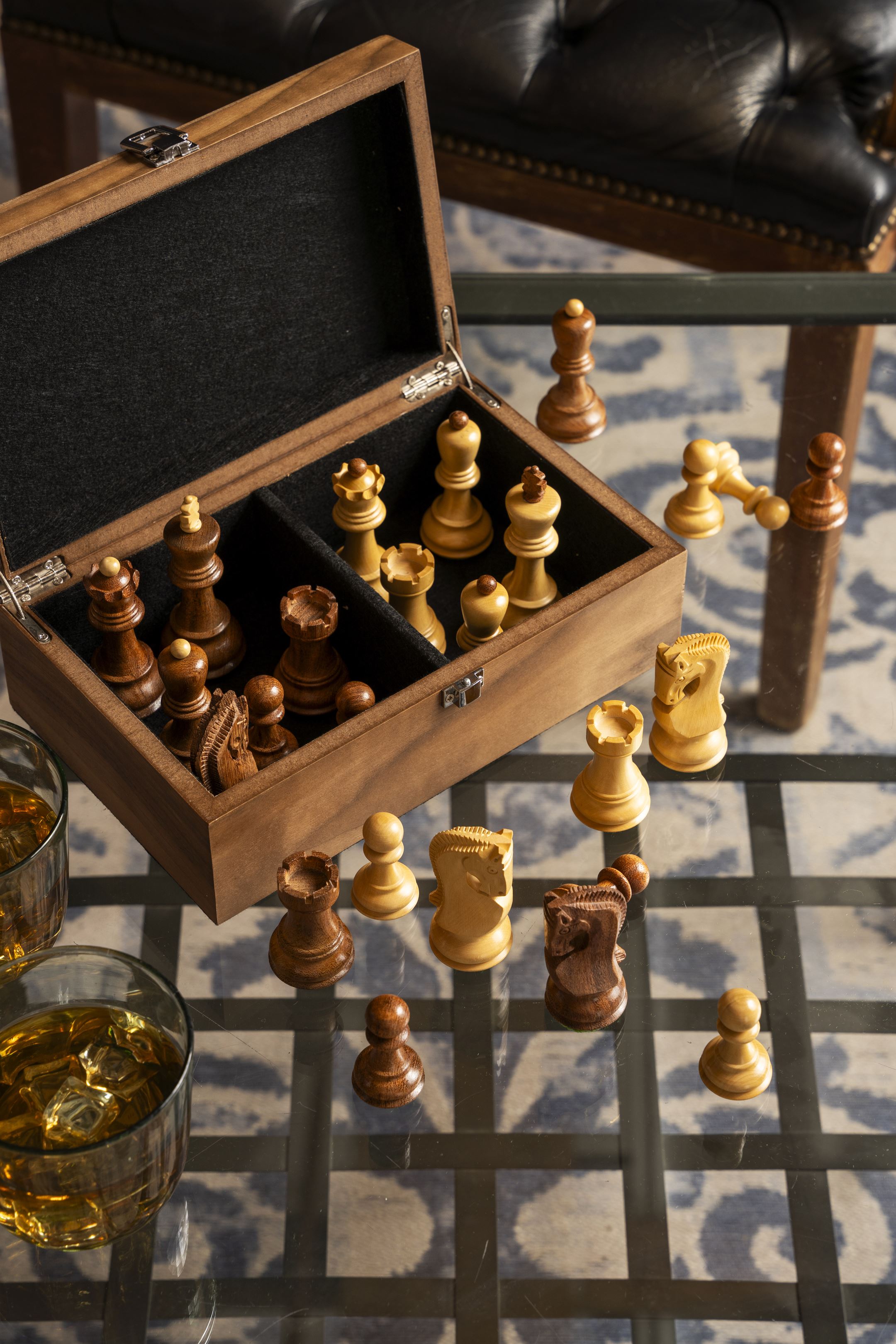 Zagreb Chess Pieces 3.5" - Acacia Boxwood Historic Set with Extra Queens – image 5