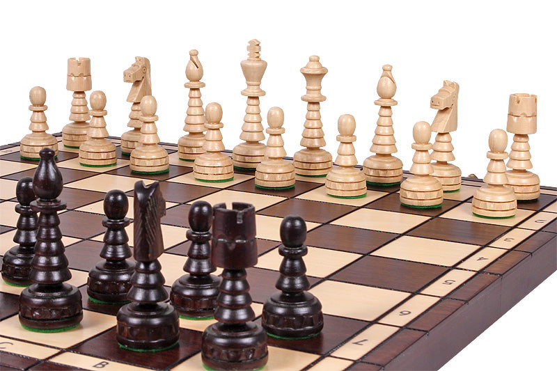 Christmas Tree Chess Set 48x48cm – Festive Hornbeam Folding Board – image 3