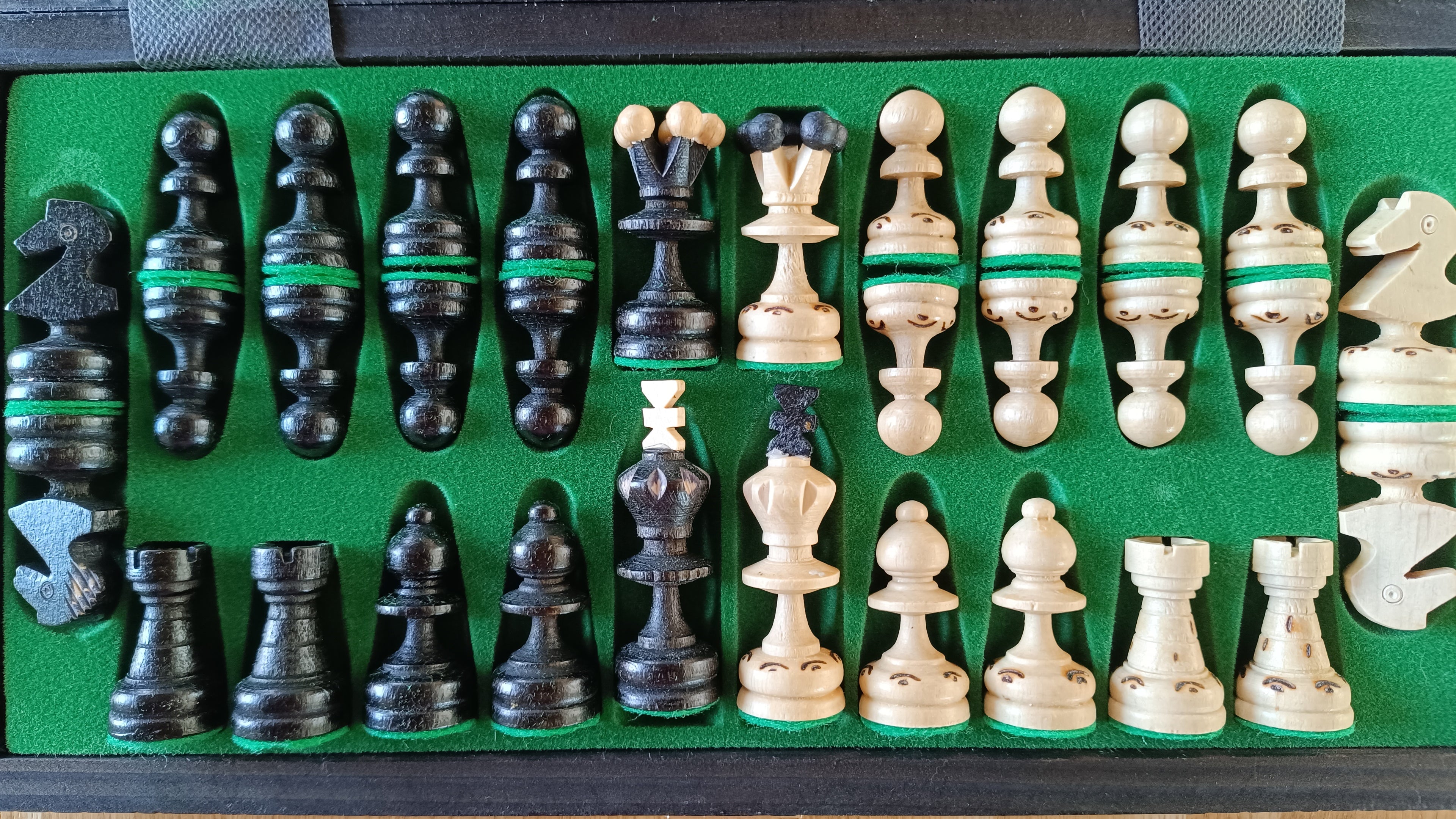 PEARL Chess Set Small Black 27x27cm – Compact Beech Wood with Insert