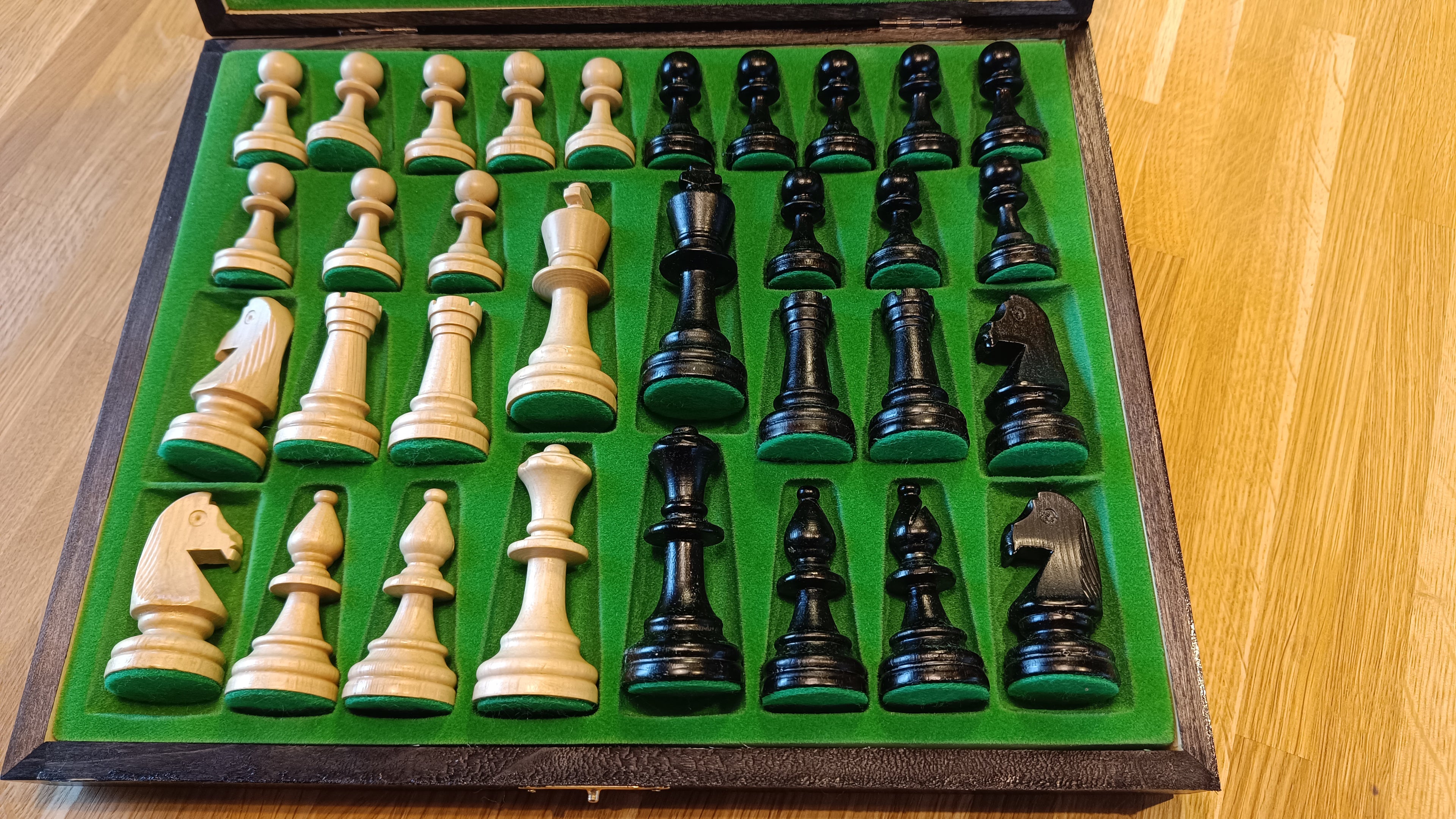 Staunton Lux No.5 Chess Set – Black, Premium Weighted Complete