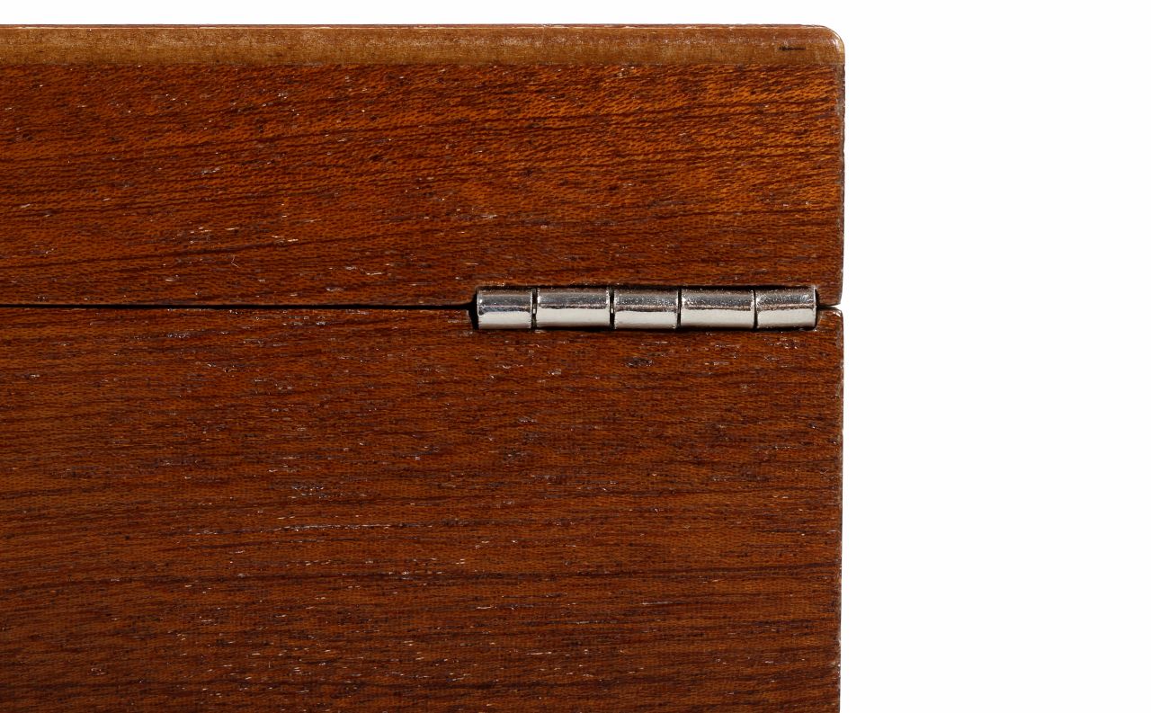 Premium Chess Storage Box – Sapele Wood Veneer 24x15x8.5cm with Flocked Interior – image 3