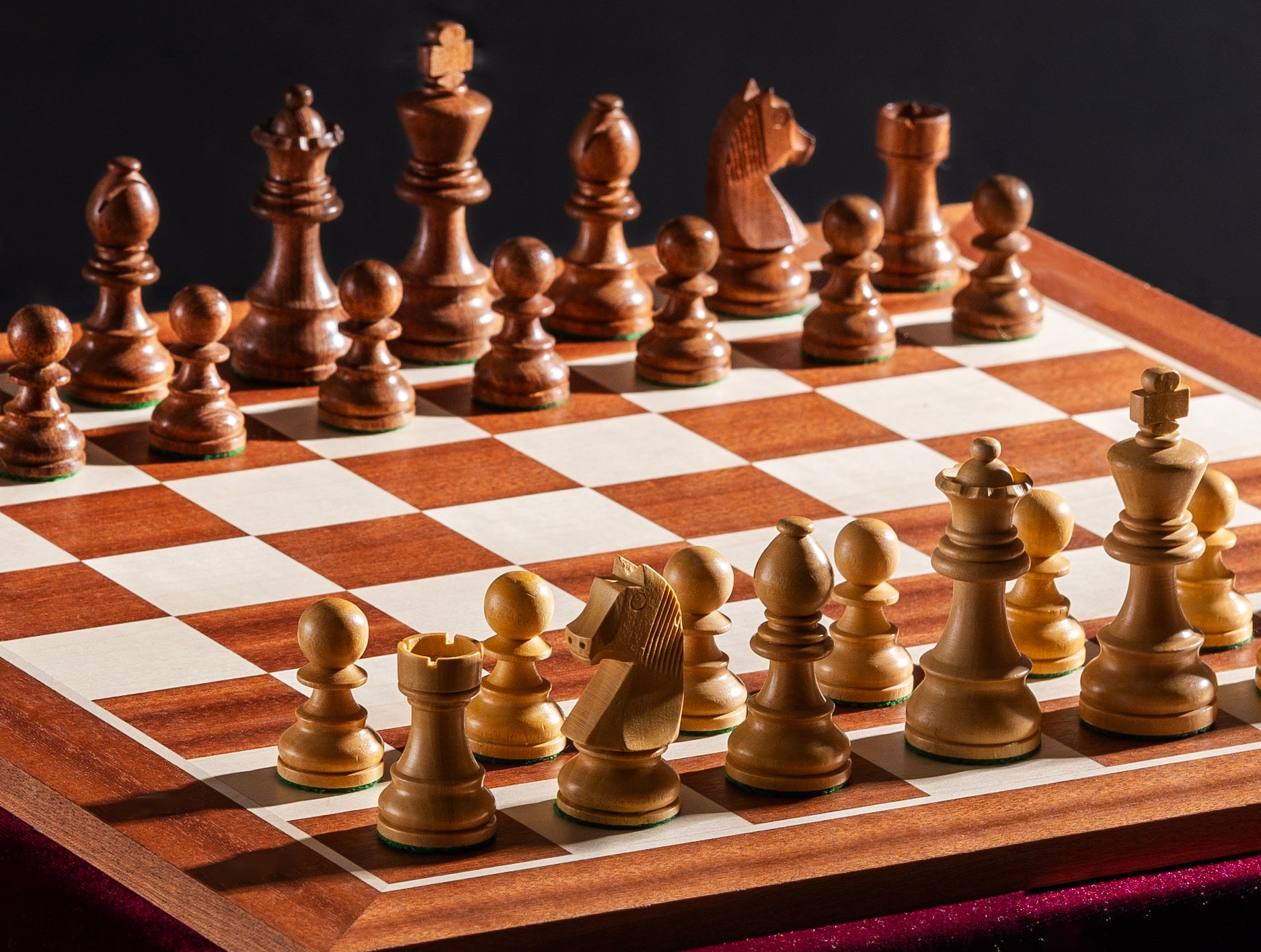Tournament Chess Set No.5 – Mahogany Board 50mm & German Knight