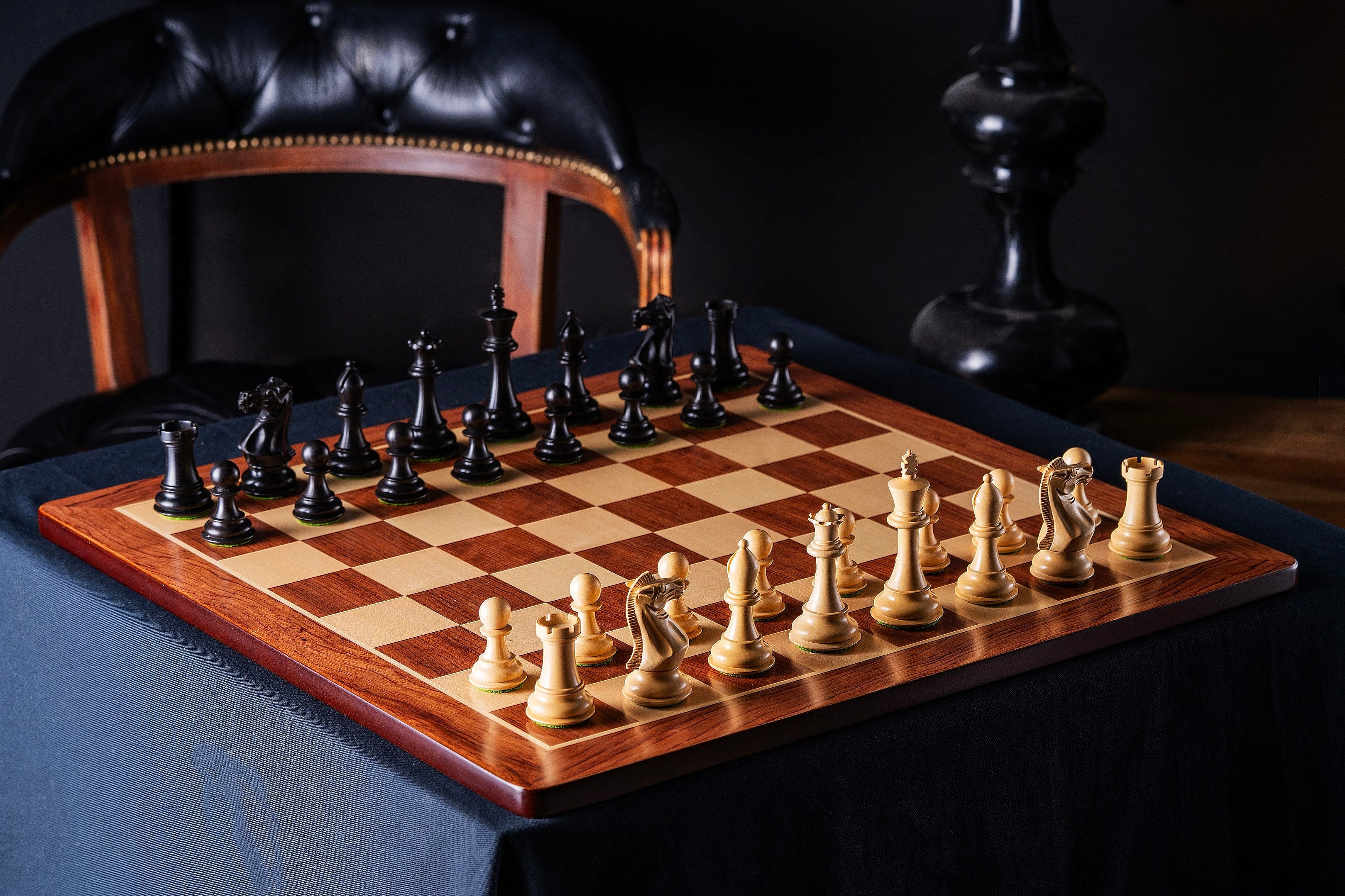 Stallion Knight Chess Pieces 4" - Ebonized Boxwood English Style Set with Extra Queens – image 4