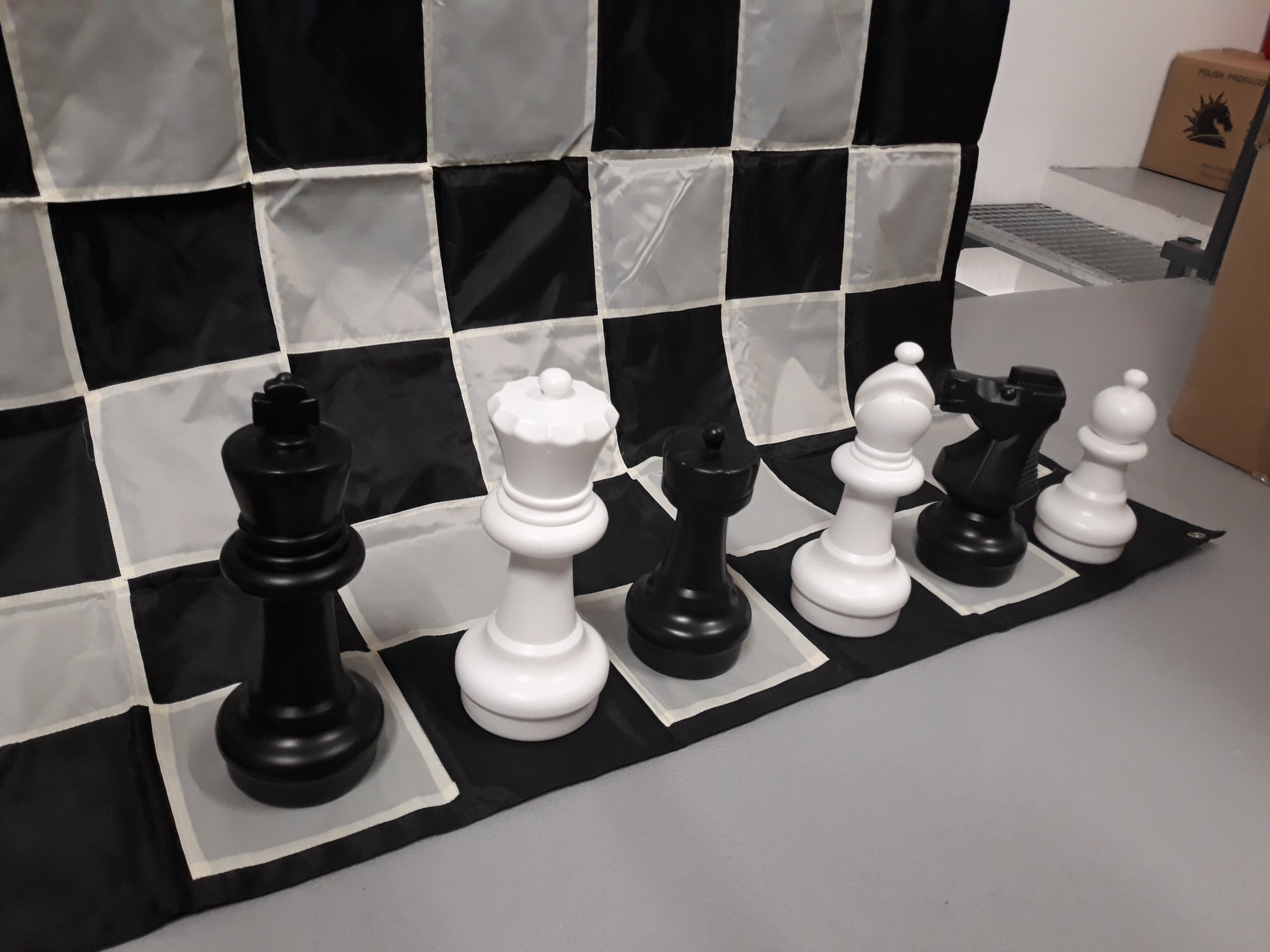 Garden Chess Set 30cm King – Complete with Nylon Board, Weather-Resistant