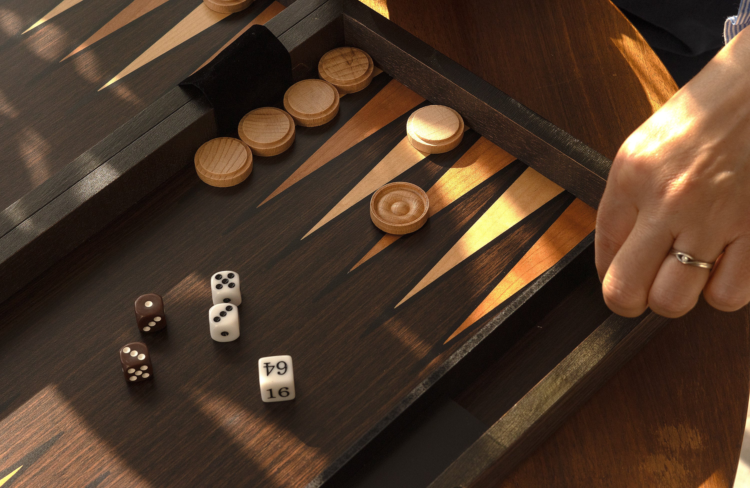 Backgammon Set in Wooden Box (52 × 43.5 cm) — Wood Pieces & Leather Dice Cups – image 5