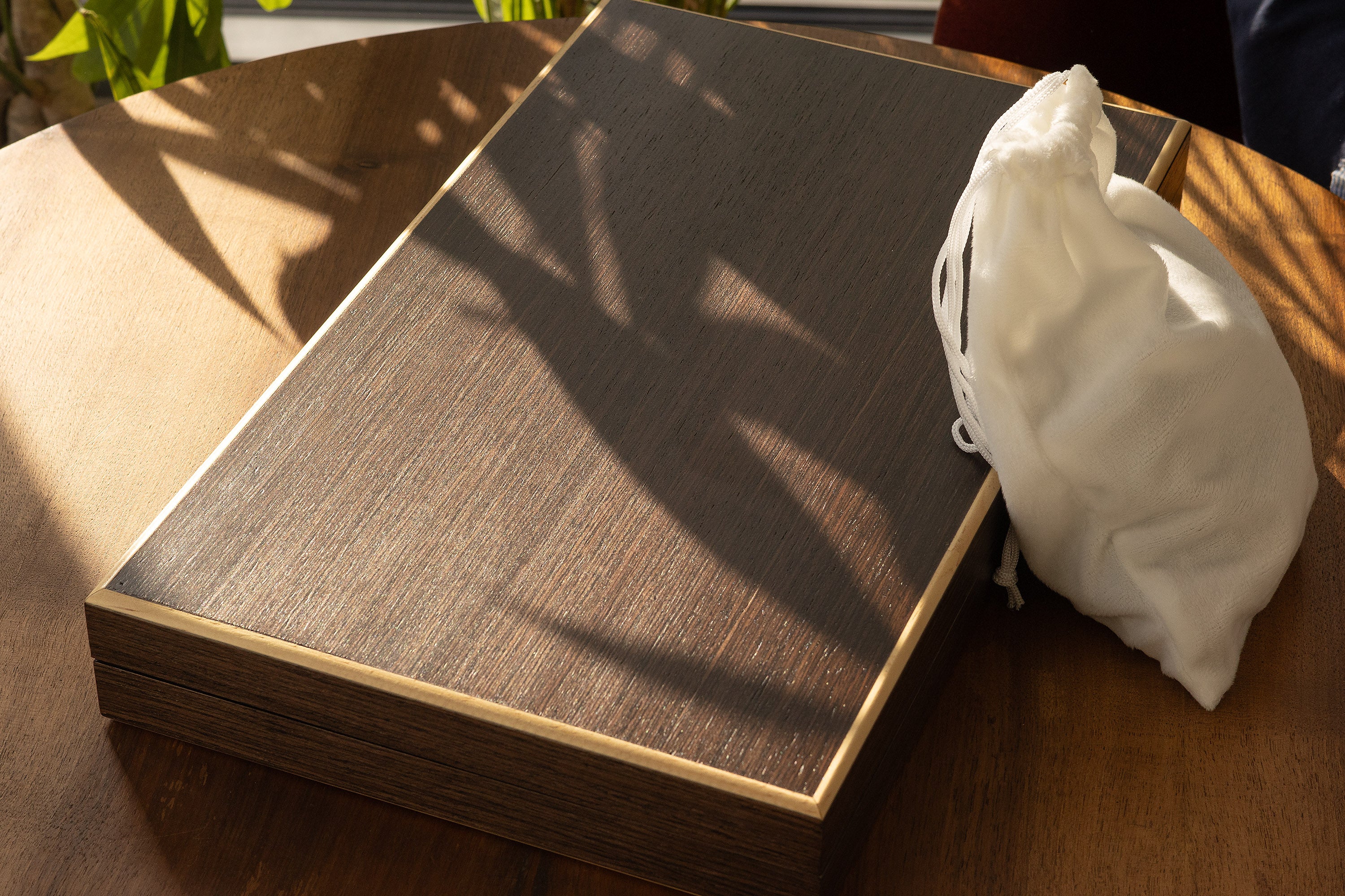 Backgammon Set in Wooden Box (52 × 43.5 cm) — Wood Pieces & Leather Dice Cups – image 8