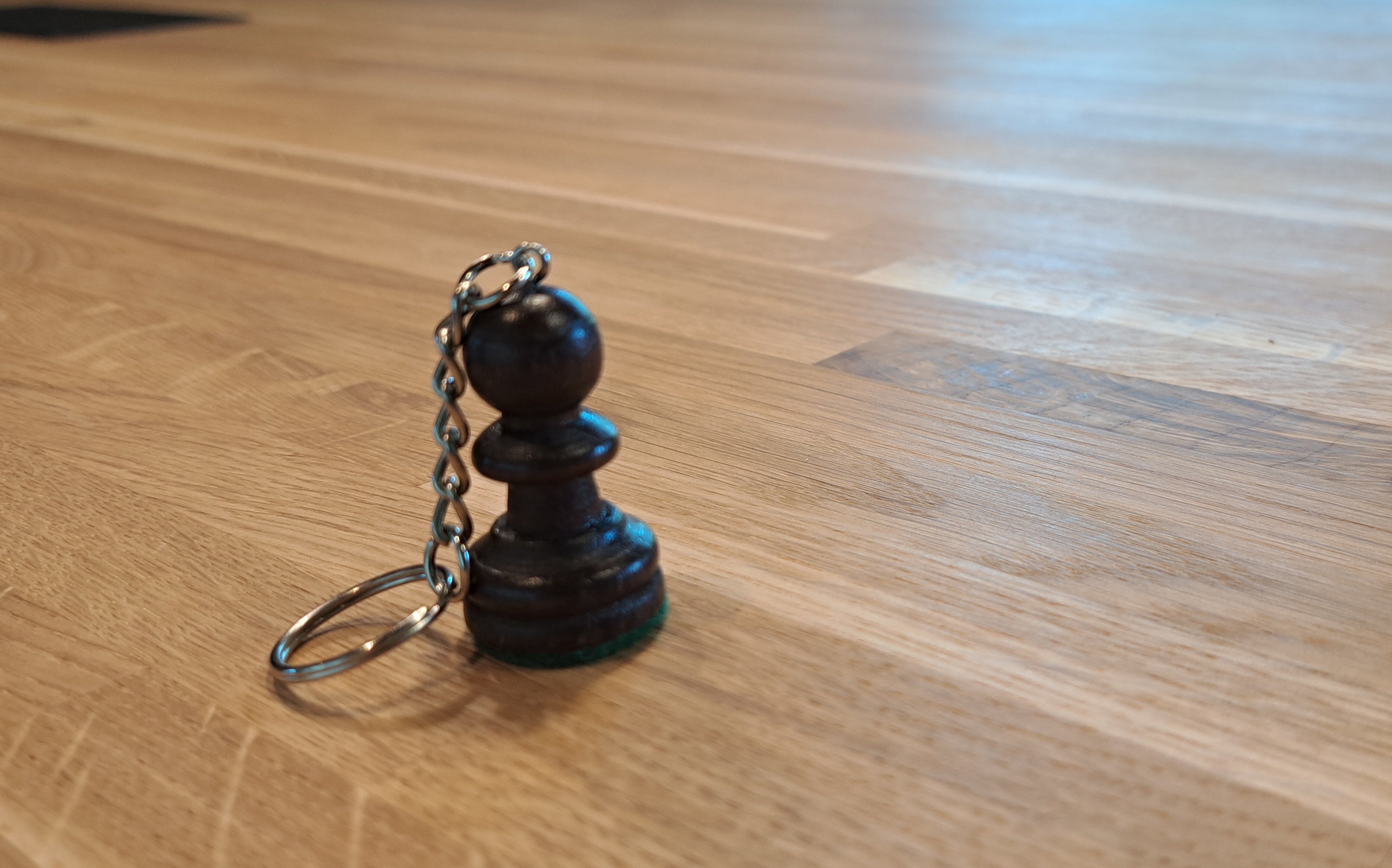 Black Pawn Chess Keyring – Wooden Chess Piece Pendant