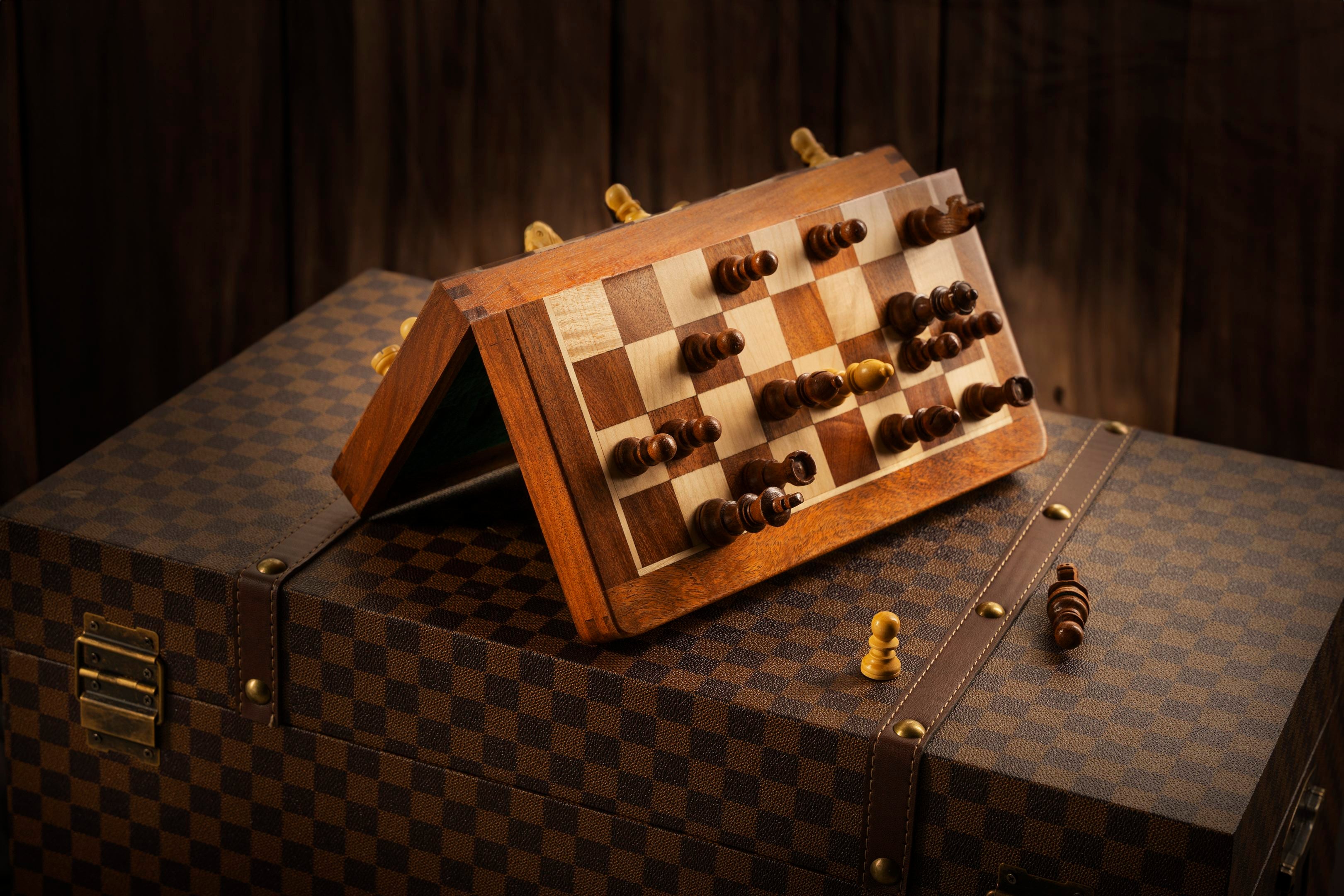 Wooden Magnetic Chess Set — 25 cm Inlaid Board (Indian Acacia & Boxwood)